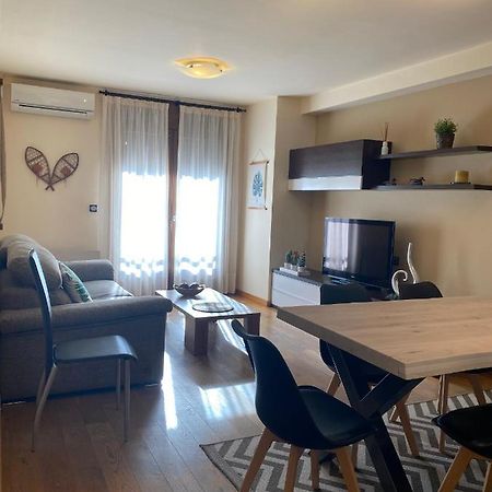 Apartament Neret I Appartement Sort Buitenkant foto