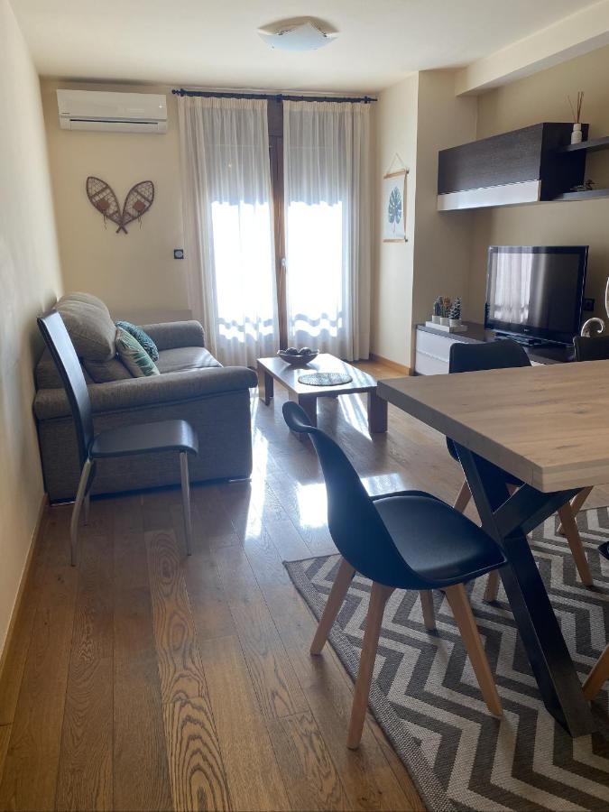 Apartament Neret I Appartement Sort Buitenkant foto